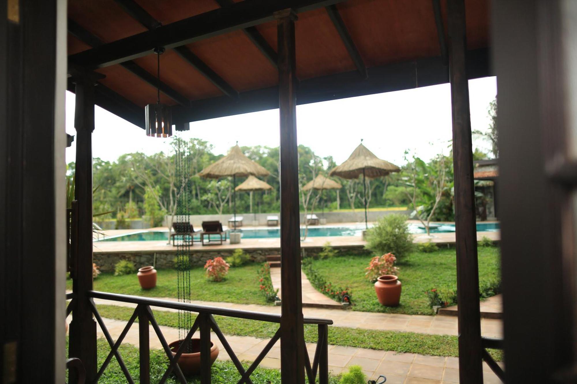 Villa Pinnawala Exterior photo