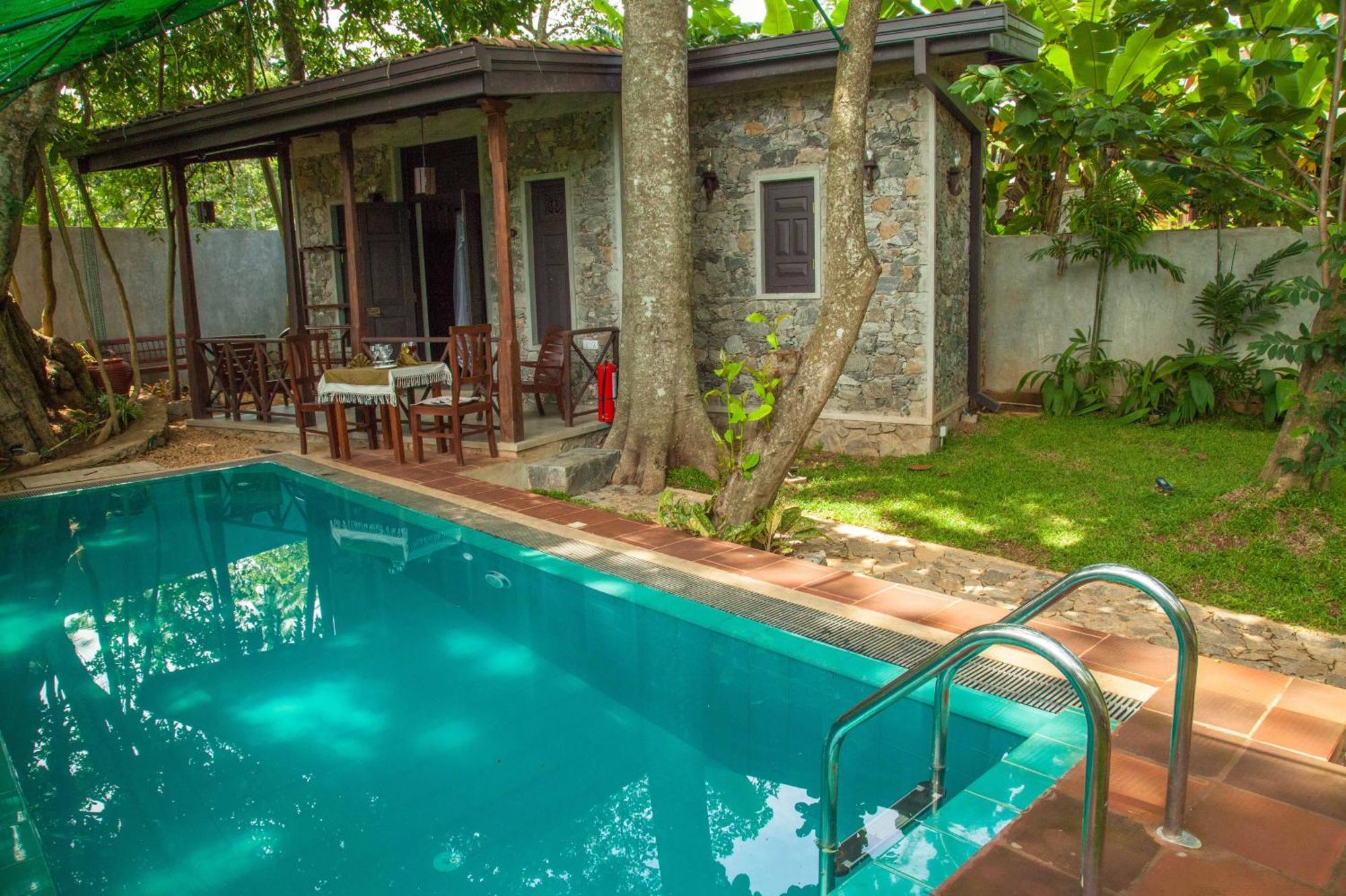 Villa Pinnawala Exterior photo