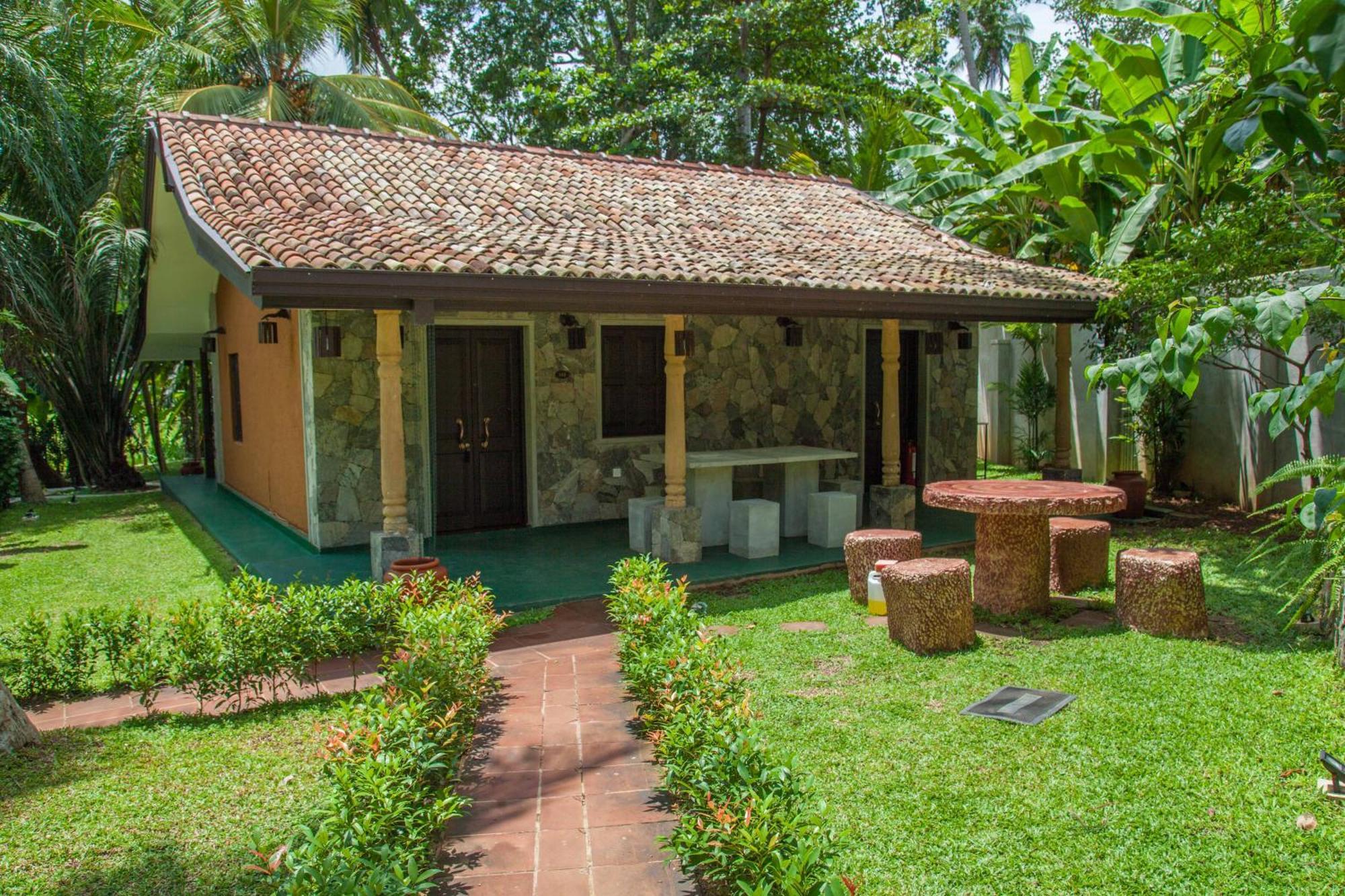Villa Pinnawala Exterior photo