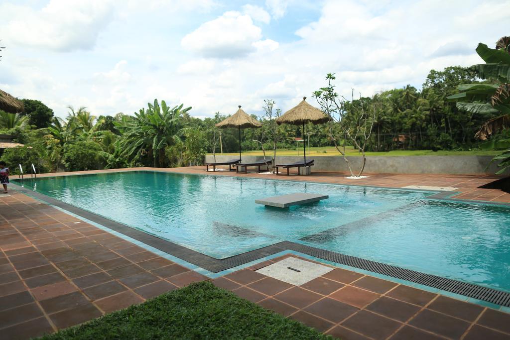 Villa Pinnawala Exterior photo