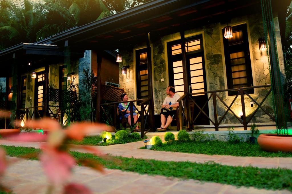 Villa Pinnawala Exterior photo