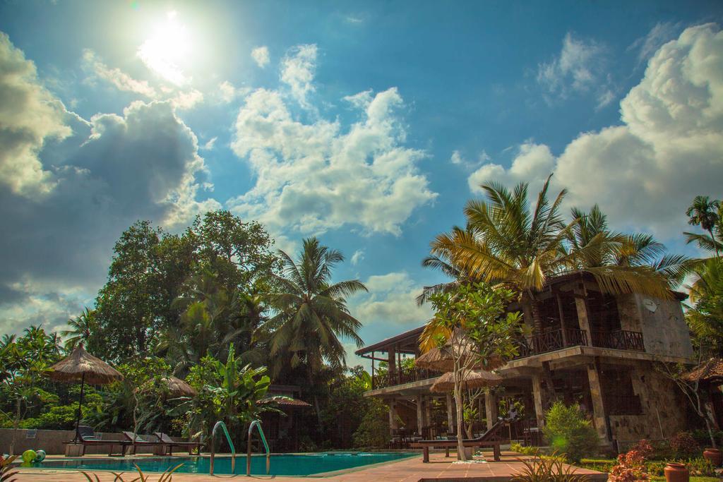 Villa Pinnawala Exterior photo