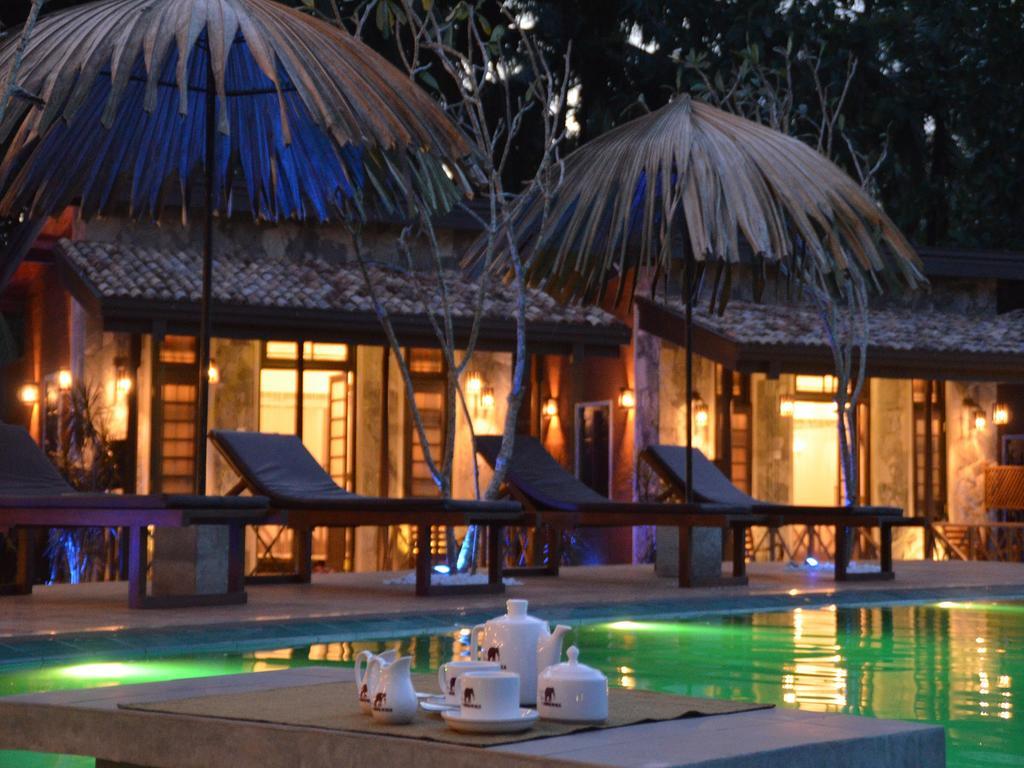 Villa Pinnawala Exterior photo