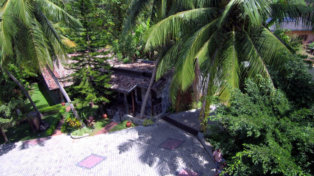 Villa Pinnawala Exterior photo