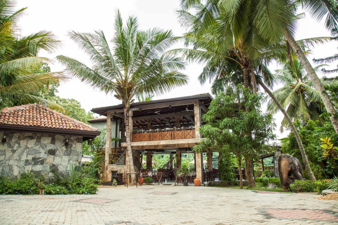 Villa Pinnawala Exterior photo